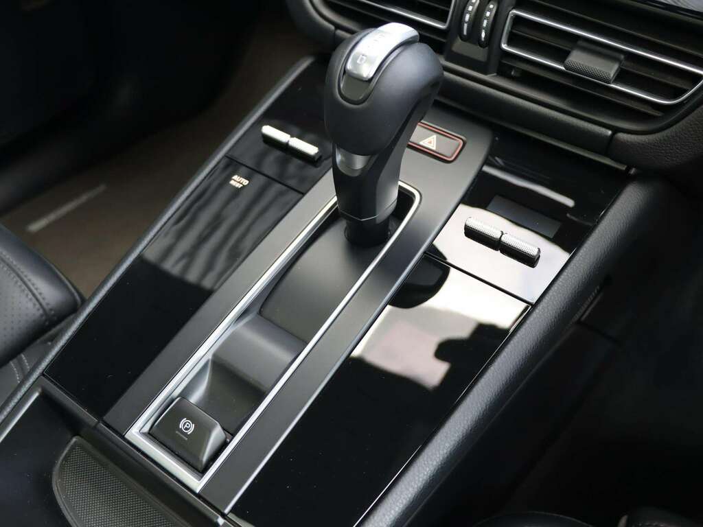 Porsche Macan Electric Black #16