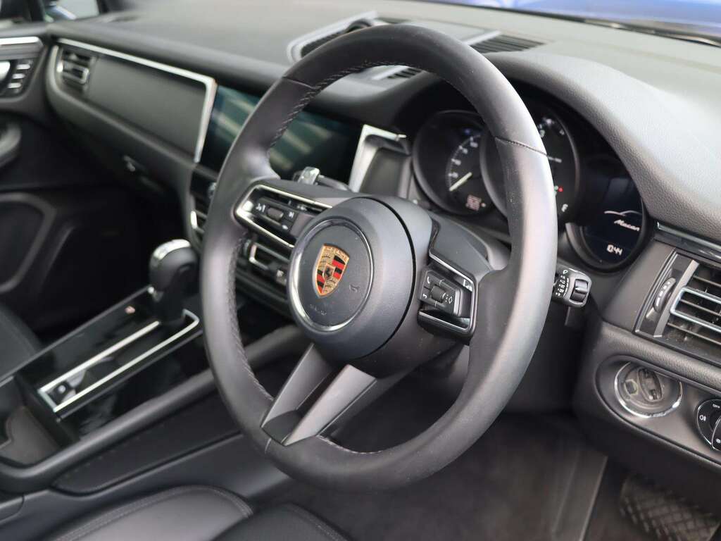 Porsche Macan Electric Black #13