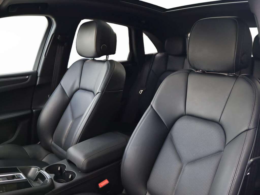 Porsche Macan Electric Black #21