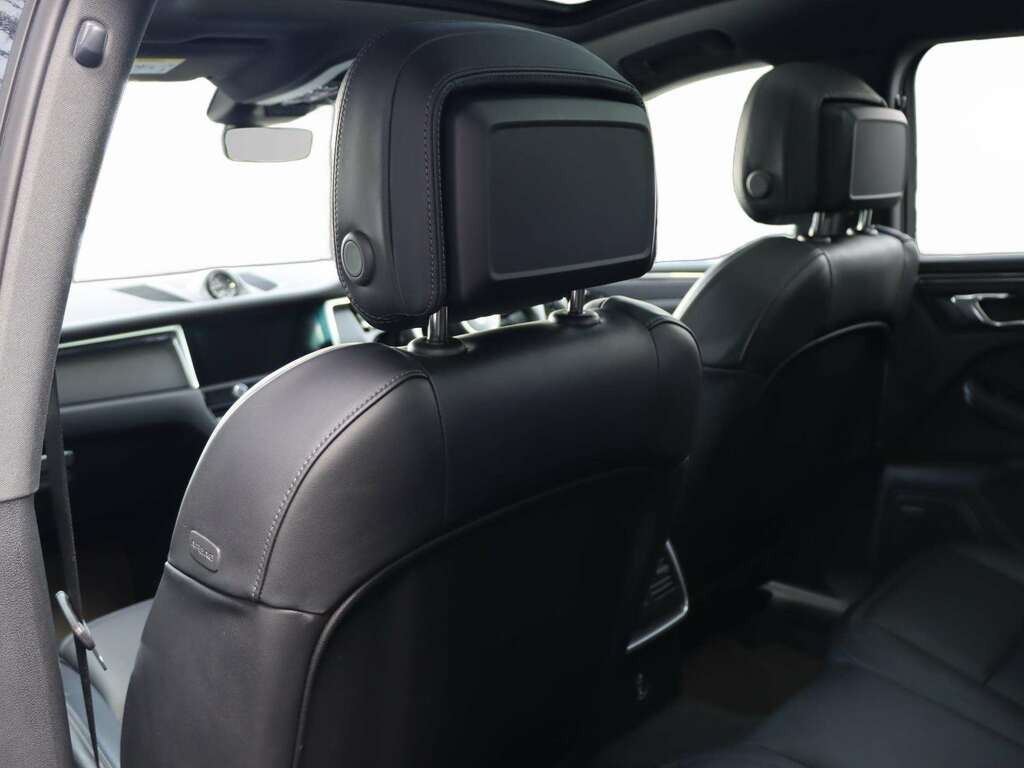Porsche Macan Electric Black #22
