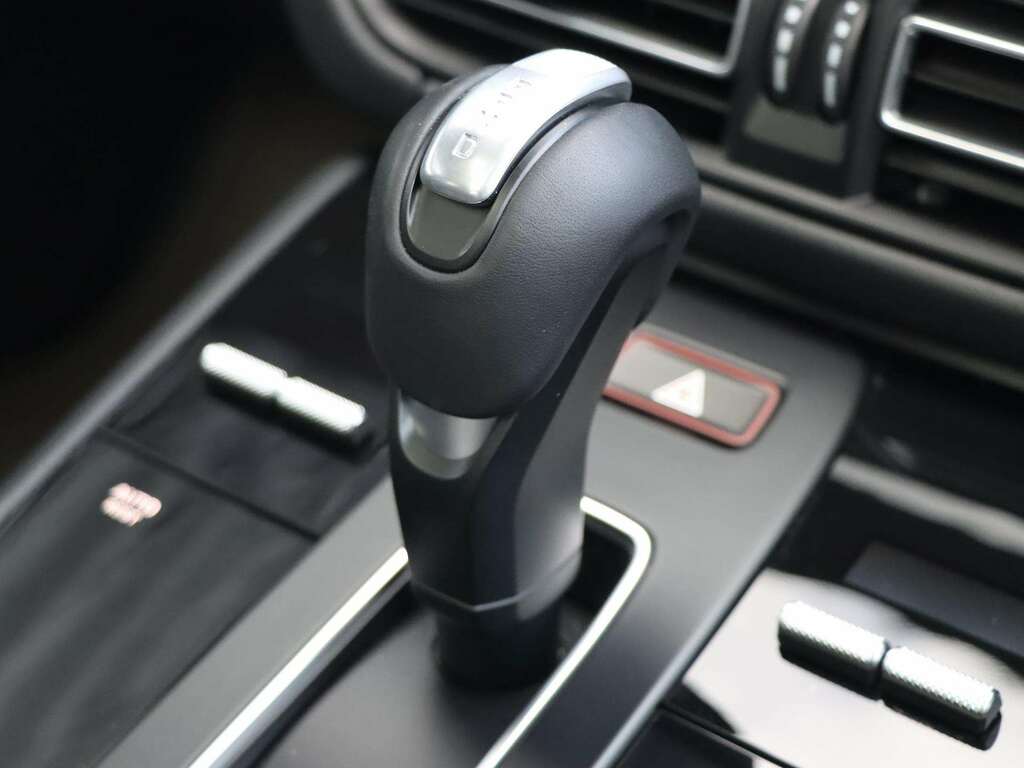 Porsche Macan Electric Black #17