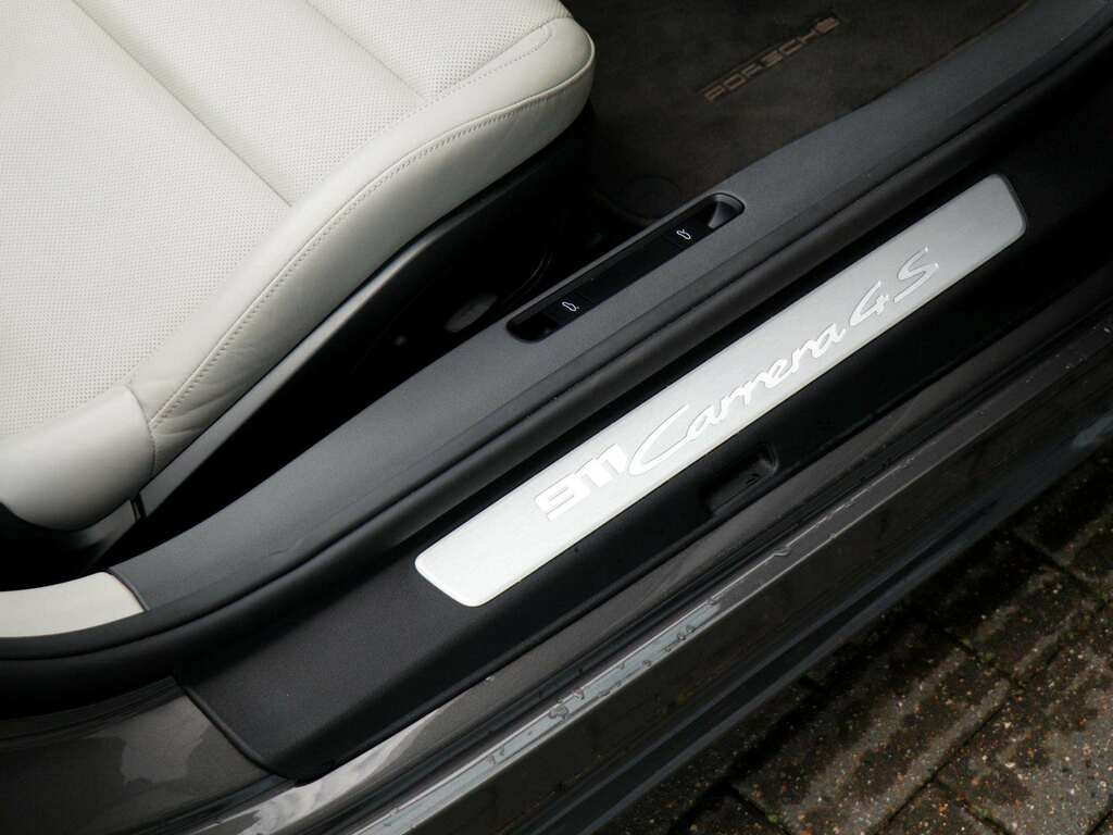 Porsche 911 2dr Pdk Grey #20