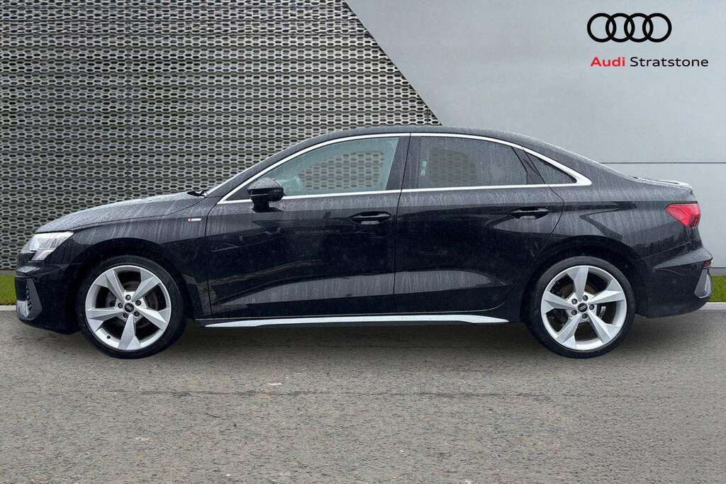 Audi A3 35 Tfsi S Line S Tronic 2023 GV72WFZ Black #4