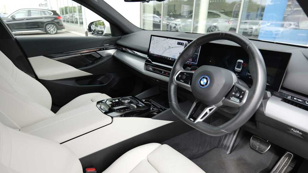 BMW i5 250Kw Edrive40 M Sport Pro 84Kwh 2024 White #6
