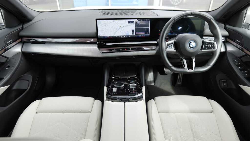 BMW i5 250Kw Edrive40 M Sport Pro 84Kwh 2024 White #4