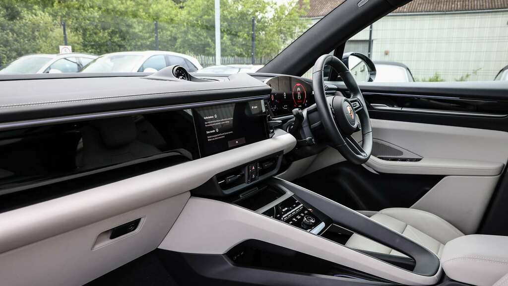 Porsche Macan 4S 2025 Black #4