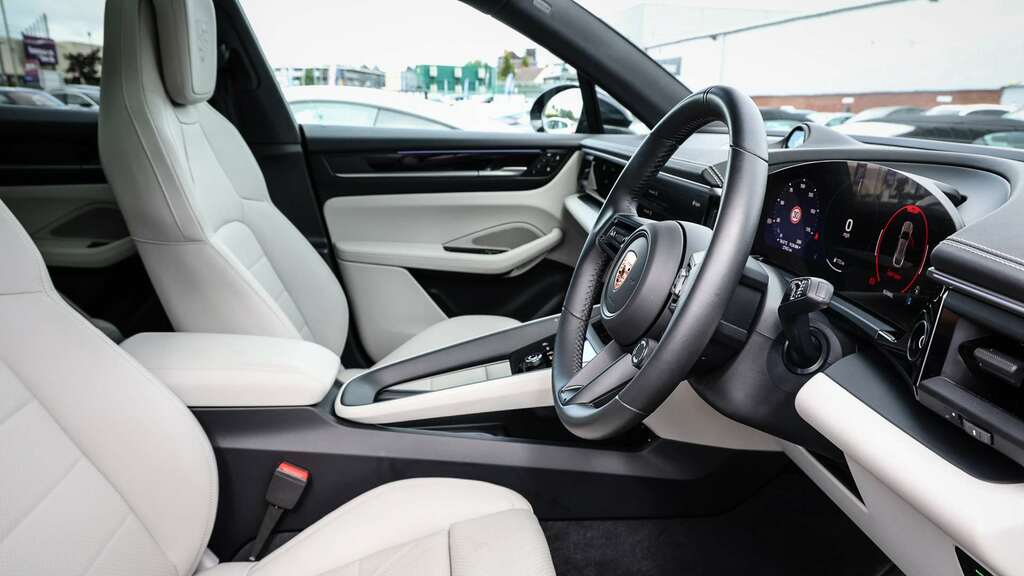 Porsche Macan Electric Blue #8