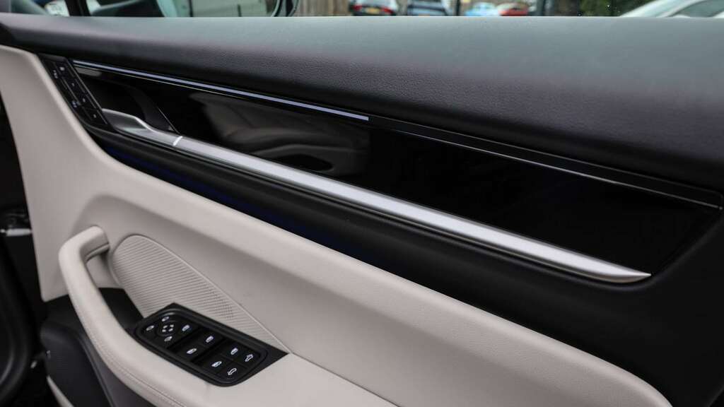 Porsche Macan Electric Blue #23