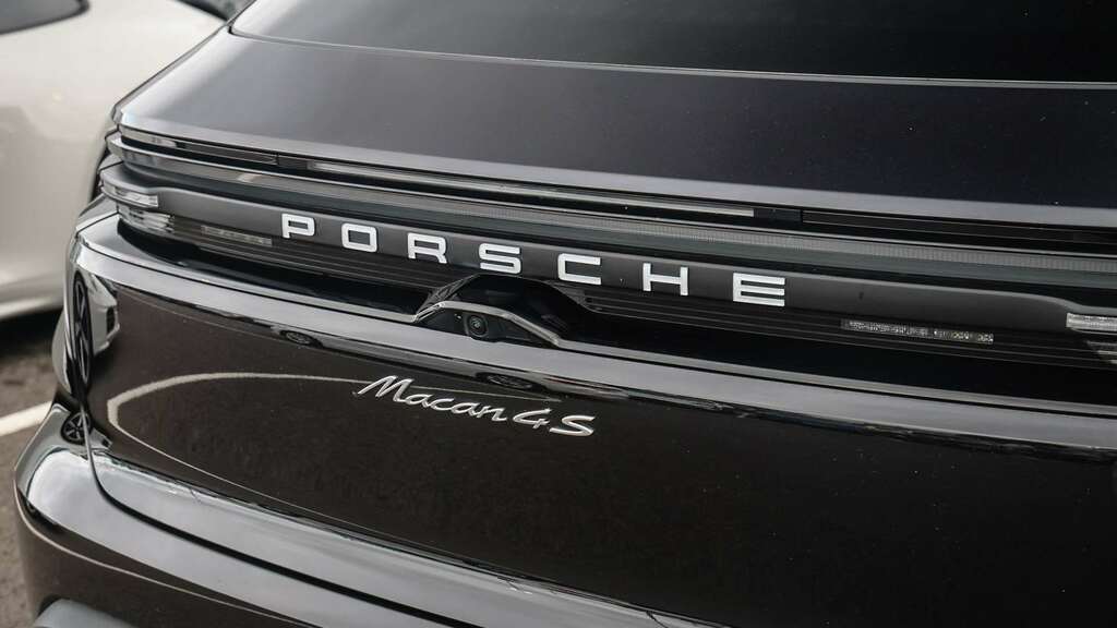 Porsche Macan Electric Blue #22