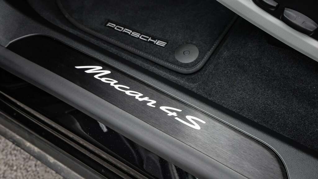 Porsche Macan Electric Blue #21