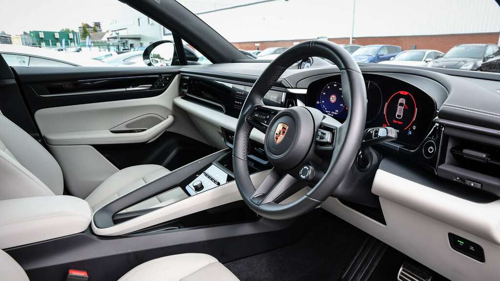 Porsche Macan Electric Blue #9
