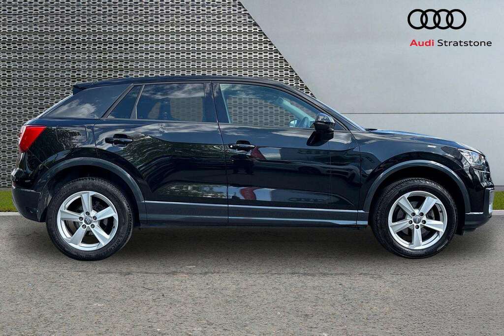 Audi Q2 30 Tfsi Sport 2020 Black #4