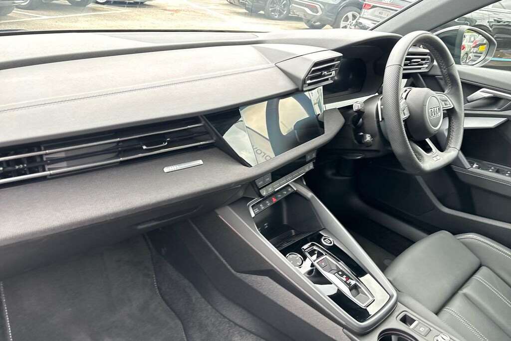 Audi A3 35 Tfsi Black Edition S Tronic 2024 KN74XYC Blue #2
