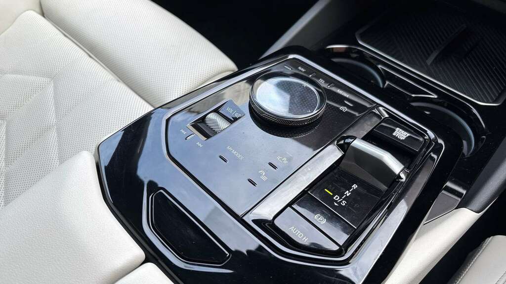 BMW 5 Series 520I M Sport 2024 Black #5