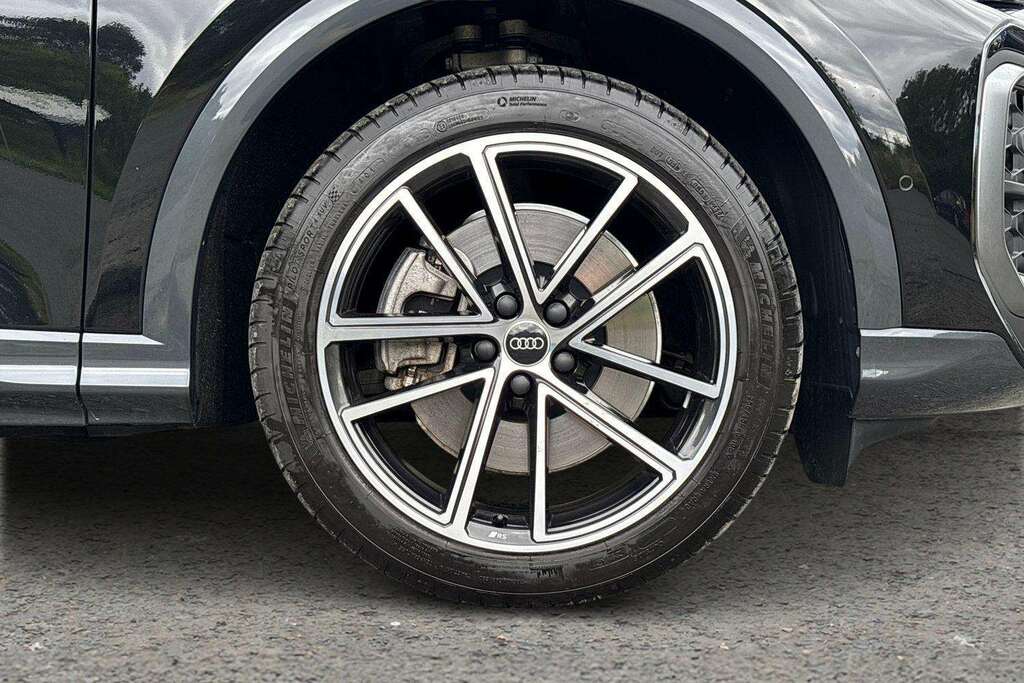 Audi Q5 2.0 Tdi Quattro Launch Edition S Tronic 2025 DN25WBL Black #4