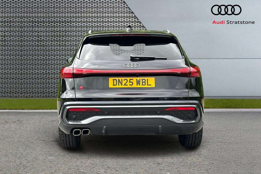Audi Q5 2.0 Tdi Quattro Launch Edition S Tronic 2025 DN25WBL Black #5