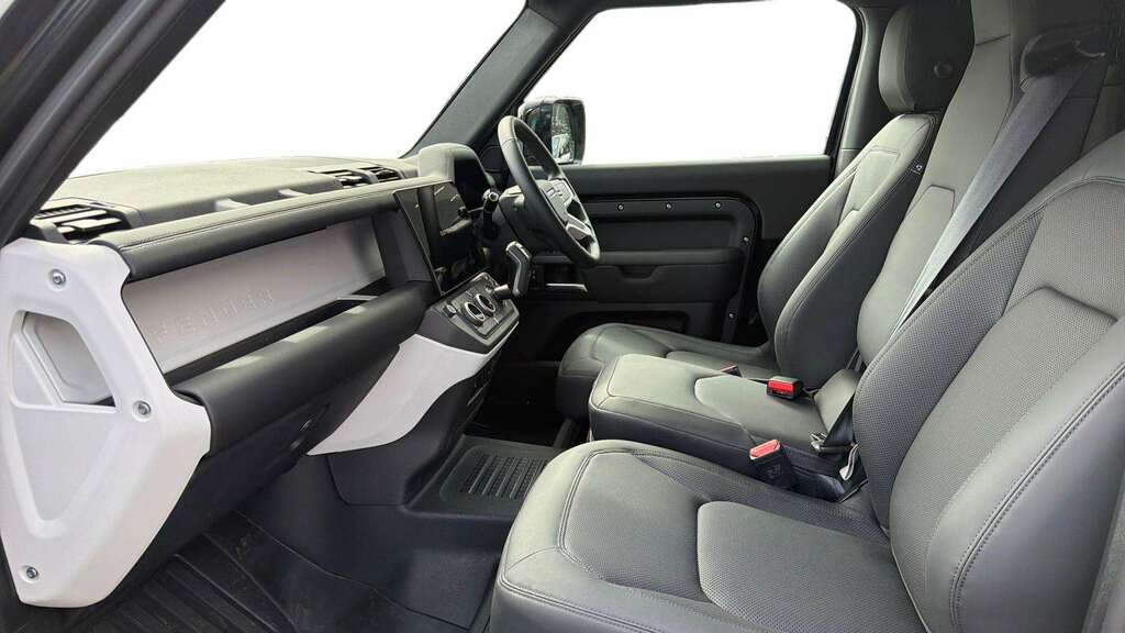 Land Rover Defender 90 3.0 D250 Hard Top X-dynamic Se 3 Seat 2026 Black #3