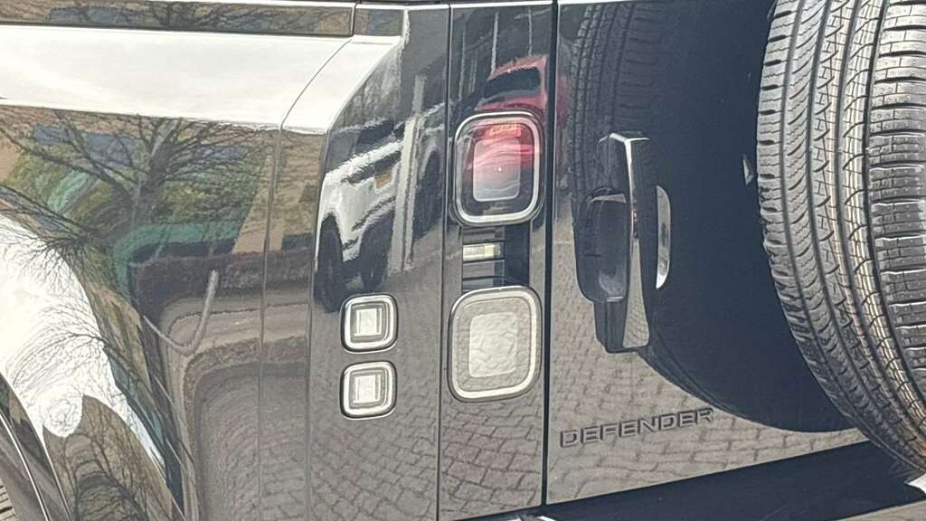 Land Rover Defender 110 Octa  #19
