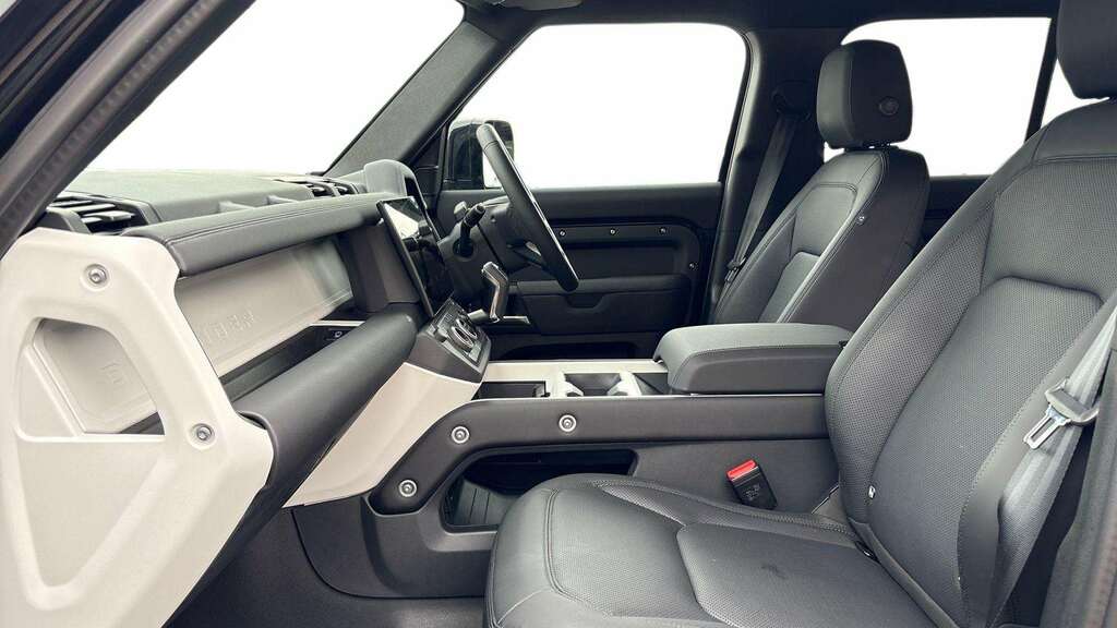 Land Rover Defender 110 3.0 D250 X-dynamic Se 110 2025 Black #3