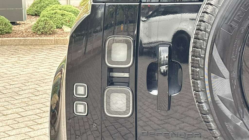 Land Rover Defender 110 Octa  #26