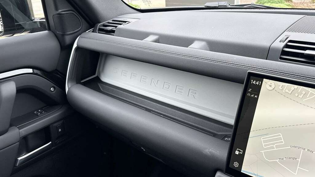 Land Rover Defender 110 Octa  #38