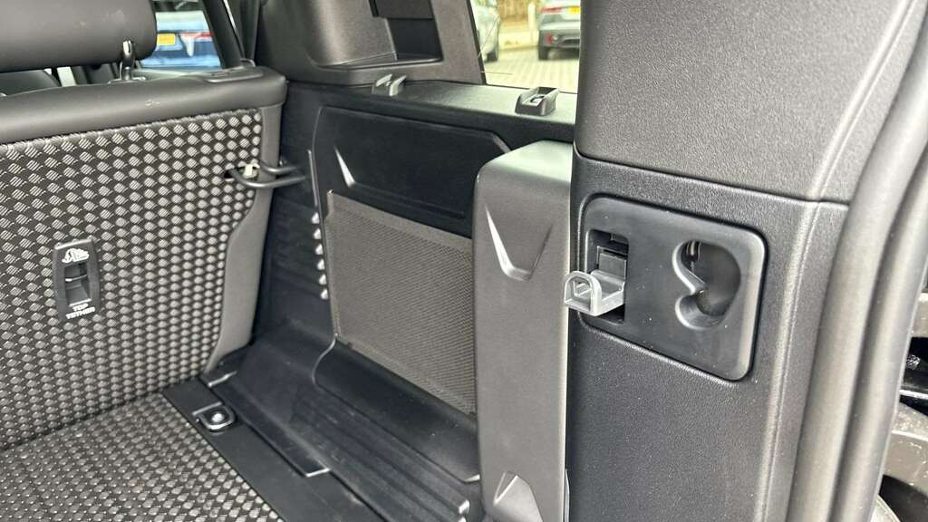 Land Rover Defender 110 Octa  #27