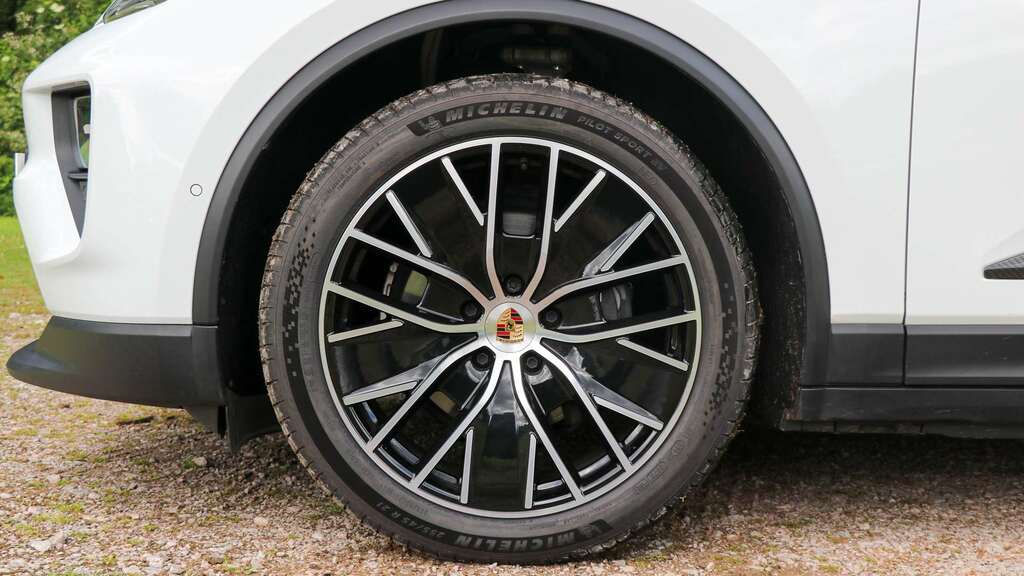 Porsche Macan 4 2024 White #5