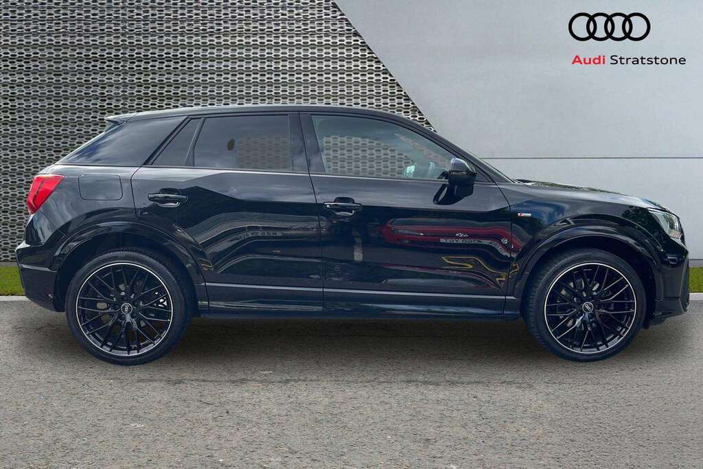 Audi Q2 30 Tfsi Black Edition 2023 Black #3