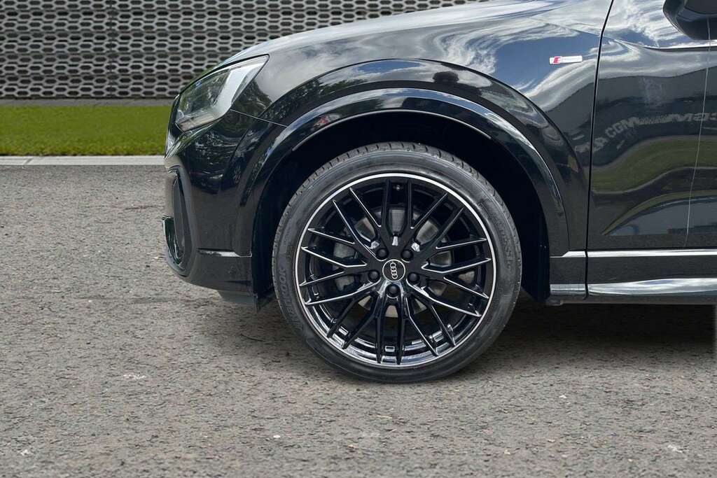 Audi Q2 30 Tfsi Black Edition 2023 Black #4