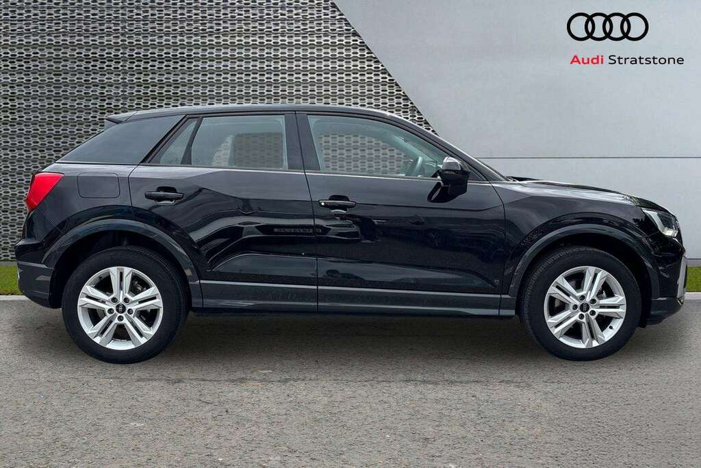 Audi Q2 35 Tfsi Sport S Tronic 2025 Black #4