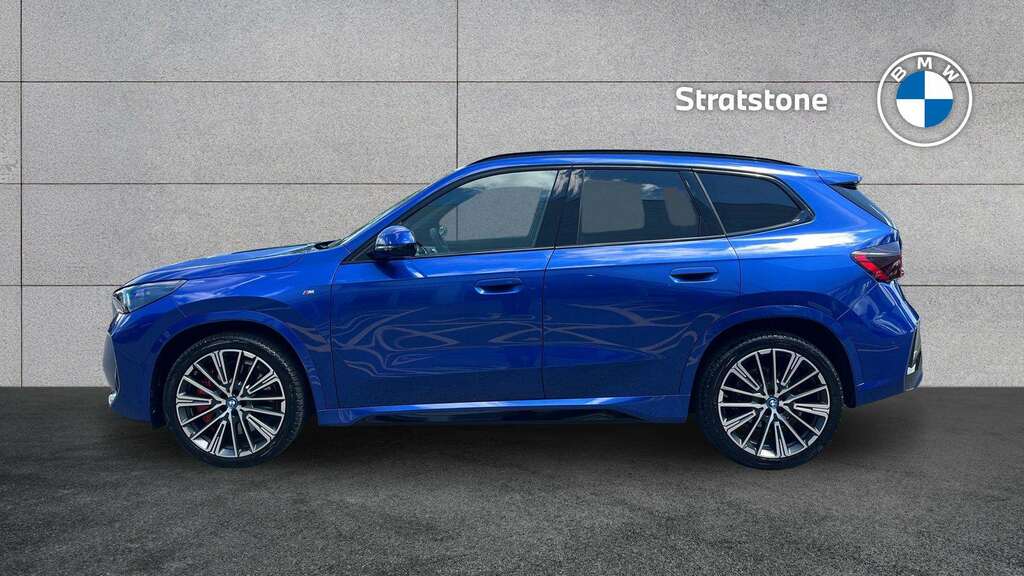 BMW iX1 150Kw Edrive20 Shadow Edition 65Kwh 2025 Blue #4