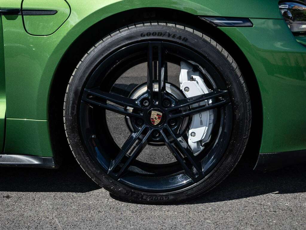 Porsche Taycan 4X2 2022 Green #4