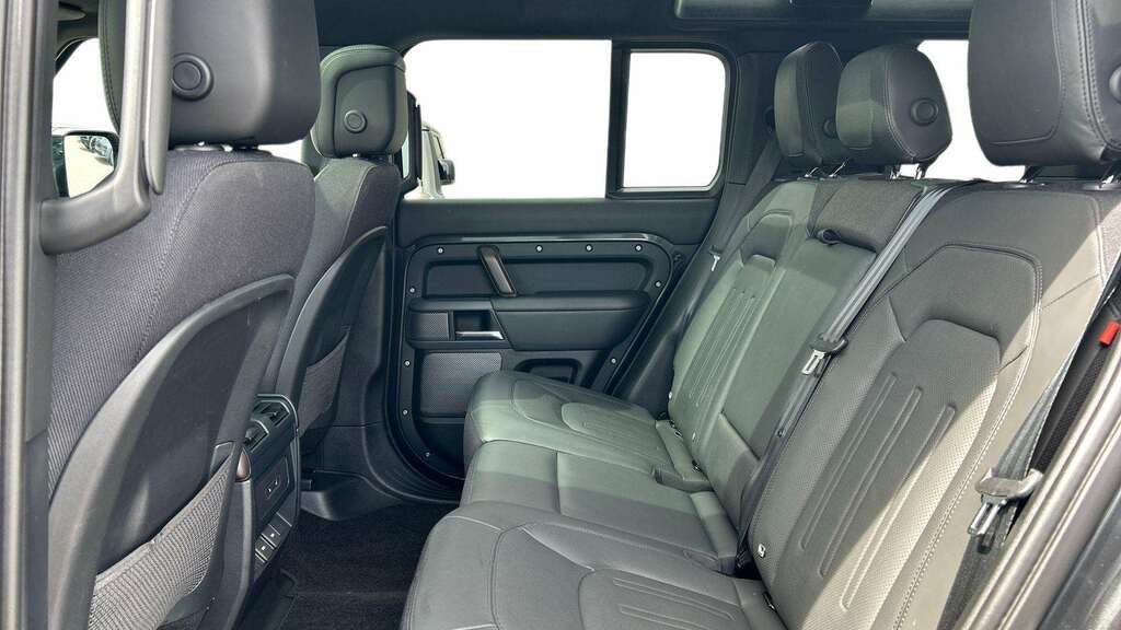 Land Rover Defender 110 3.0 P400 X 110 2023 Grey #4
