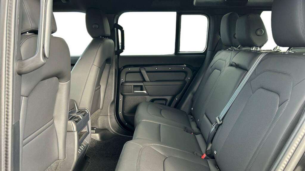 Land Rover Defender 110 3.0 D250 X-dynamic Se 110 2025 Black #4