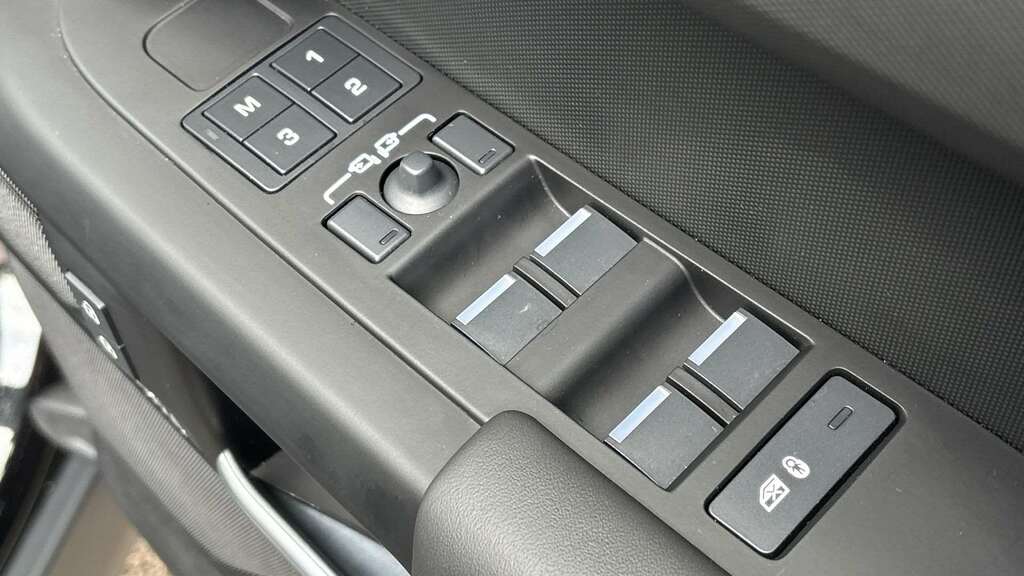 Land Rover Defender 110 X-dynamic Hse Black #31