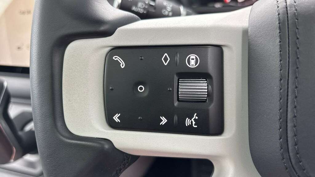 Land Rover Defender 110 X-dynamic Hse Black #38