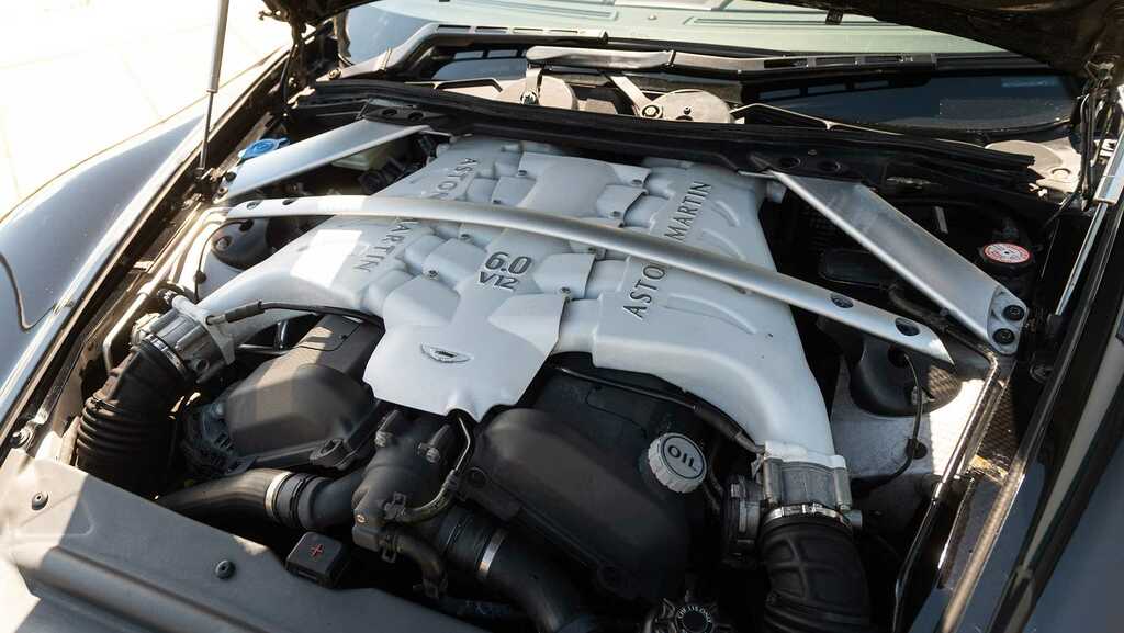 Aston Martin DBS Dbs V12 22 Silver #42