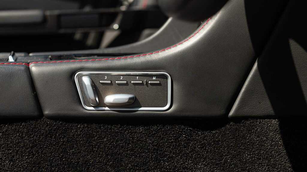 Aston Martin DBS Dbs V12 22 Silver #25