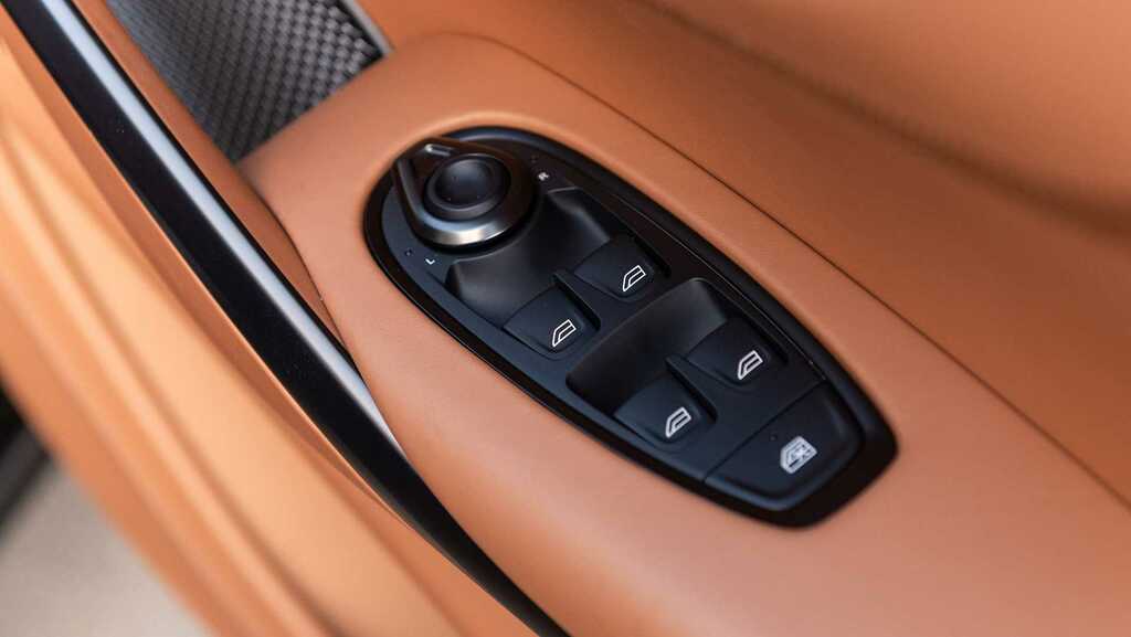 Aston Martin DBX V8 Dbx707 Touchtronic FJ75XOO Black #31