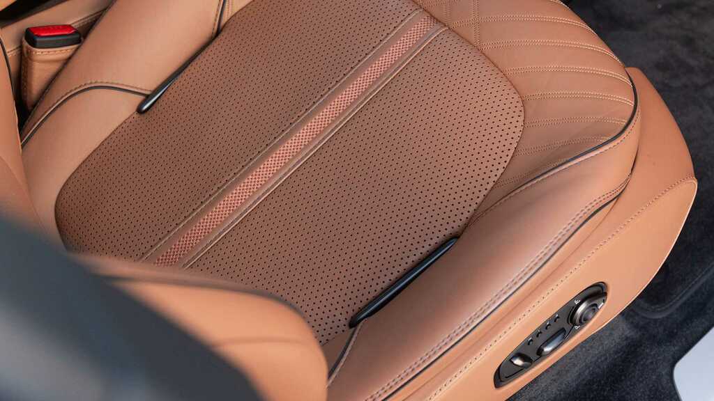 Aston Martin DBX V8 Dbx707 Touchtronic FJ75XOO Black #32