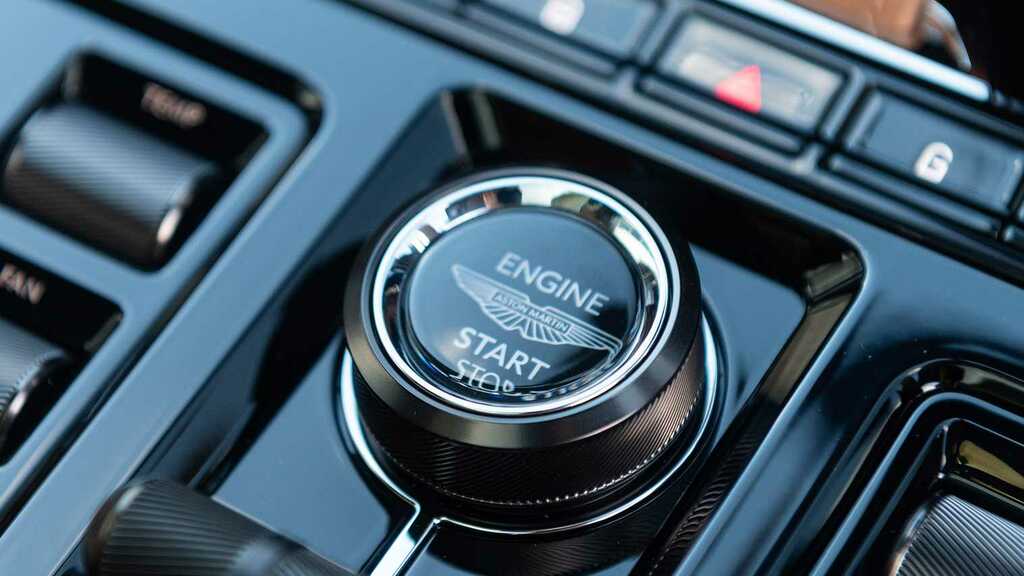Aston Martin DBX V8 Dbx707 Touchtronic FJ75XOO Black #36