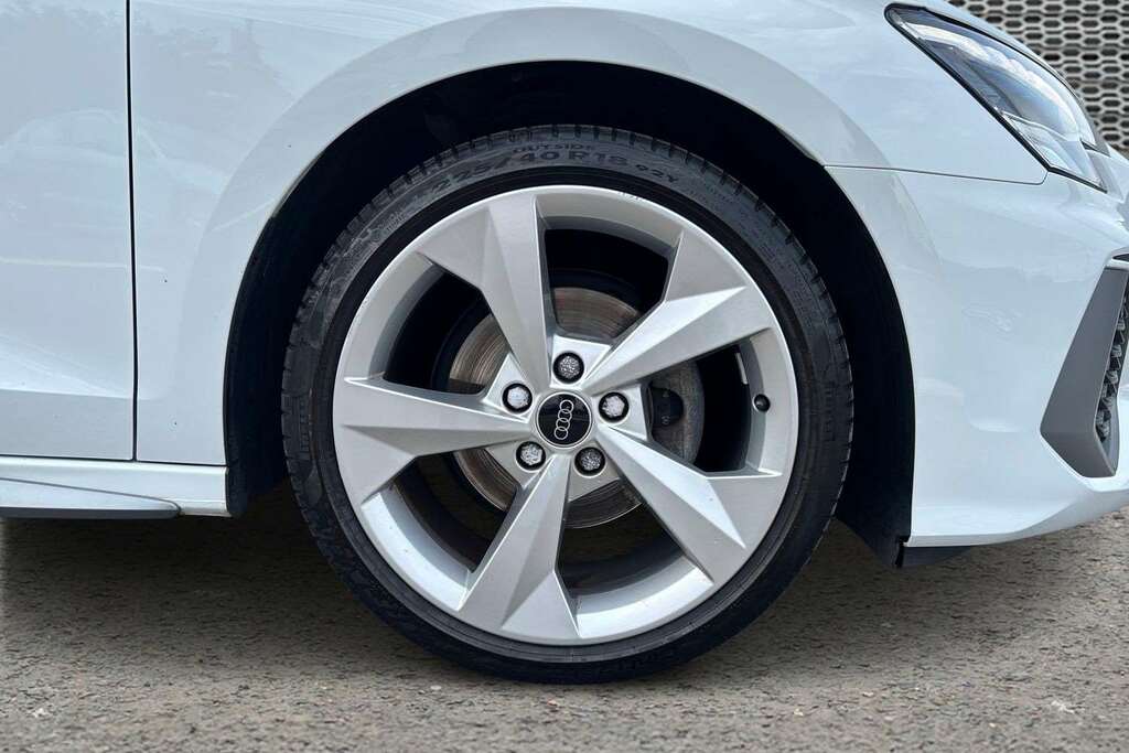 Audi A3 35 Tfsi S Line S Tronic 2023 MK73FHH White #5