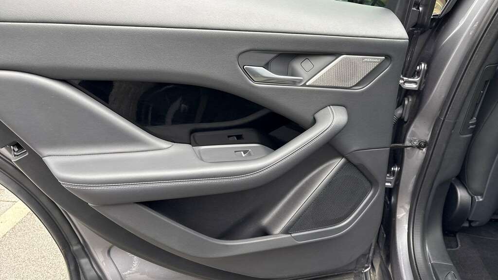 Jaguar I-Pace Ev400 90Kwh 11Kw Charger Hse White #23