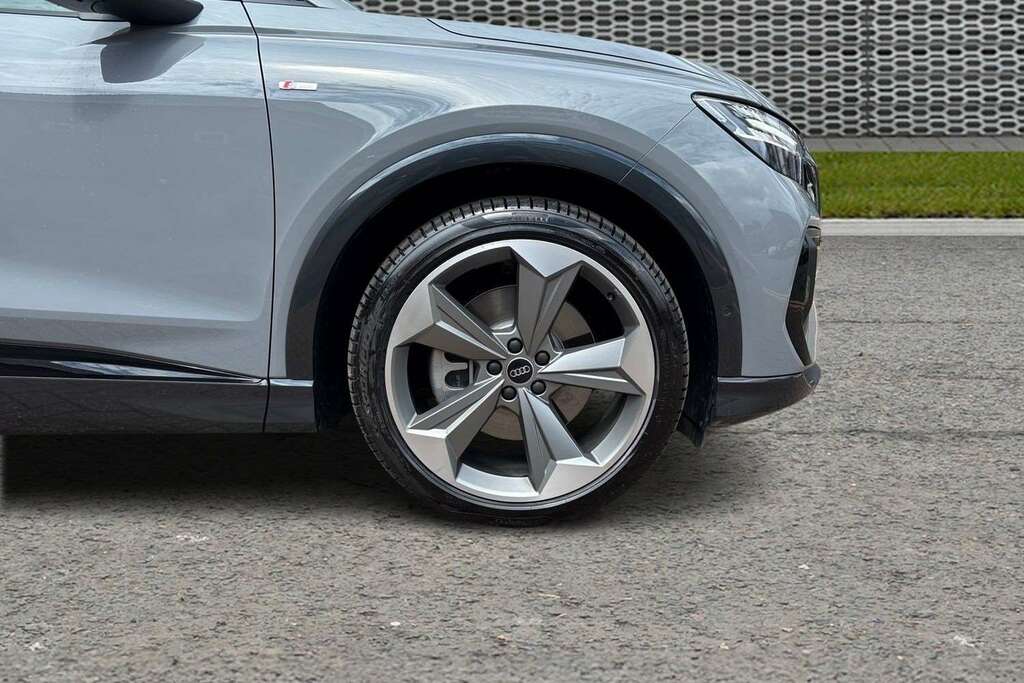 Audi Q4 E Tron 210Kw 45 82Kwh Black Edition 2026 Grey #5