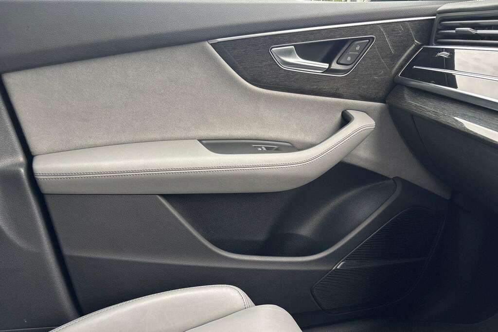Audi Q8 Sq8 Tfsi Quattro Black Edition Tiptronic 2023 #2