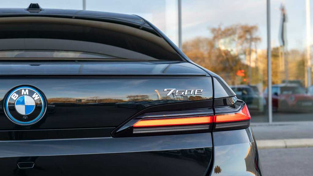 BMW 7 Series 750E Xdrive M Sport 2026 Black #4