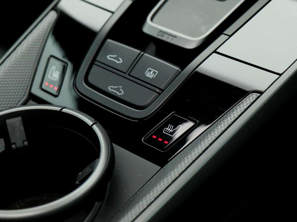 Porsche 911 911 Carrera 4S Black #18