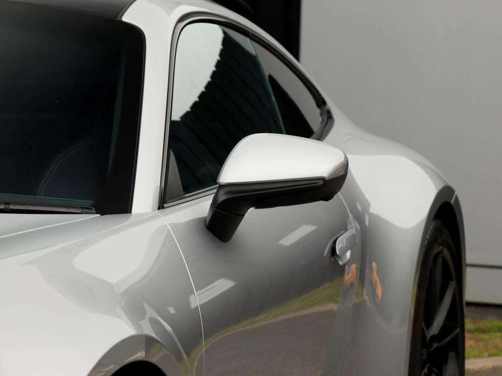 Porsche 911 911 Carrera 4S Black #33