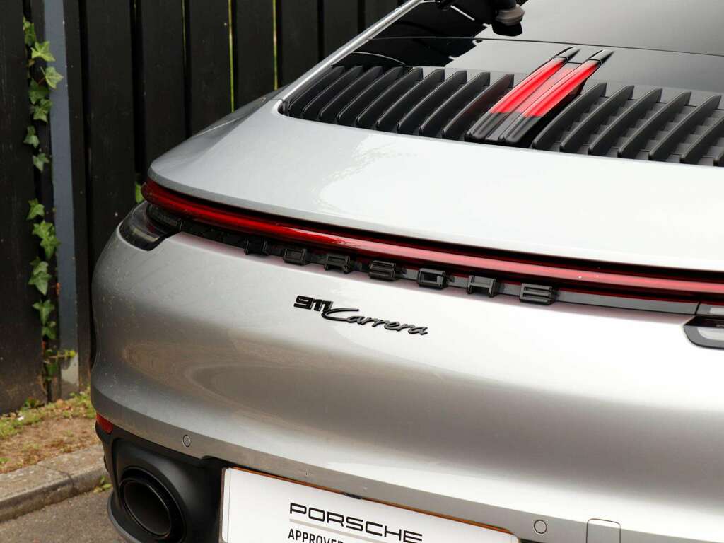 Porsche 911 911 Carrera 4S Black #26