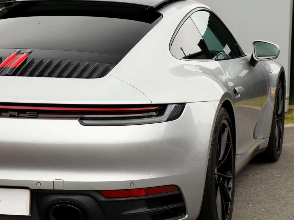 Porsche 911 911 Carrera 4S Black #27